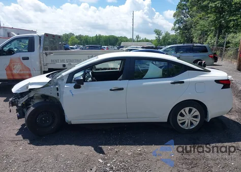 2024 Nissan Versa 1.6 S z USA, uszkodzony, nr VIN 3N1CN8DV5RL924441